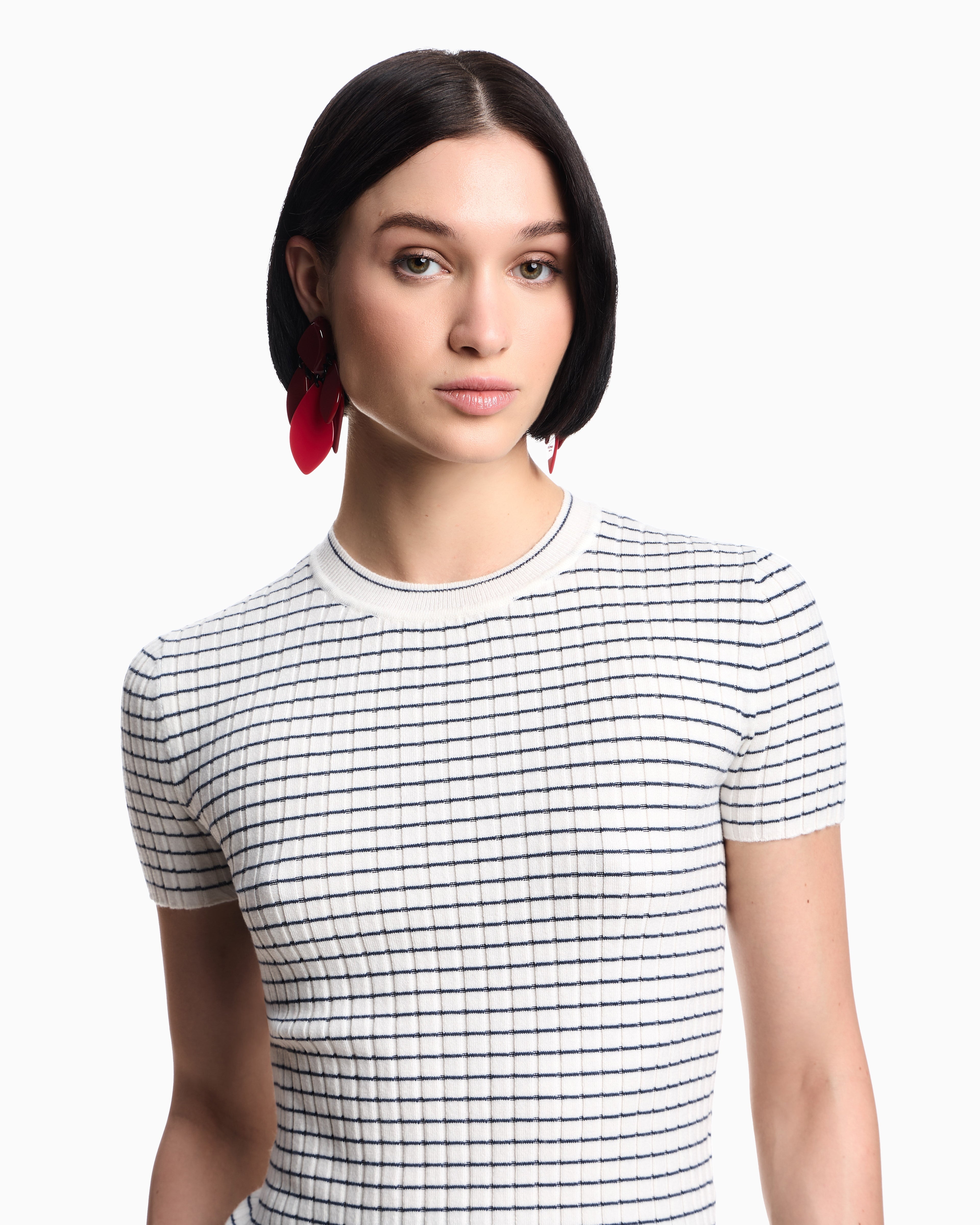 T-shirt Emporio Armani: Design Elegante e Tessuto Premium